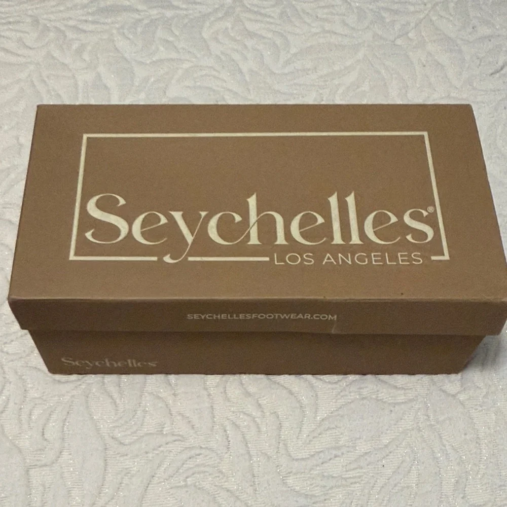 Seychelles give sparkly